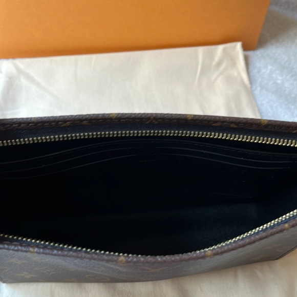 🛵 LOUIS VUITTON TOILETRY POUCH 26 🛵 - Picture 11 of 15